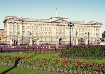 London: A Trip to Royal Symbol