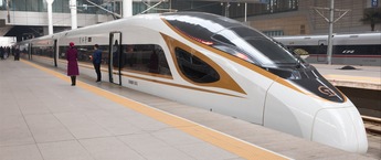 越来越多外籍旅客出行新选择:坐着高铁游中国 越来越多外籍旅客出行新选择:坐着高铁游中国_fororder_QJ9106522449