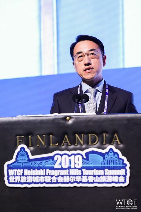 Dr. Li Yunpeng, WTCF Expert, Professor of Capital University of Economics and Business delivers a speech 

				Album of Helsinki Fragrant Hills Tourism Summit			