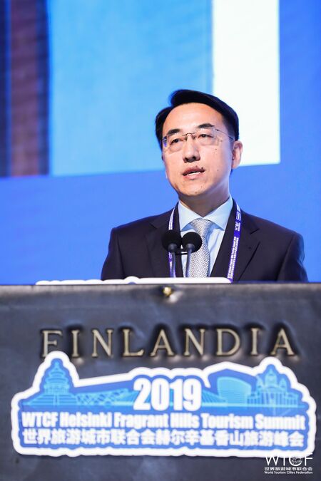 Dr. Li Yunpeng, WTCF Expert, Professor of Capital University of Economics and Business delivers a speech 

				Album of Helsinki Fragrant Hills Tourism Summit			