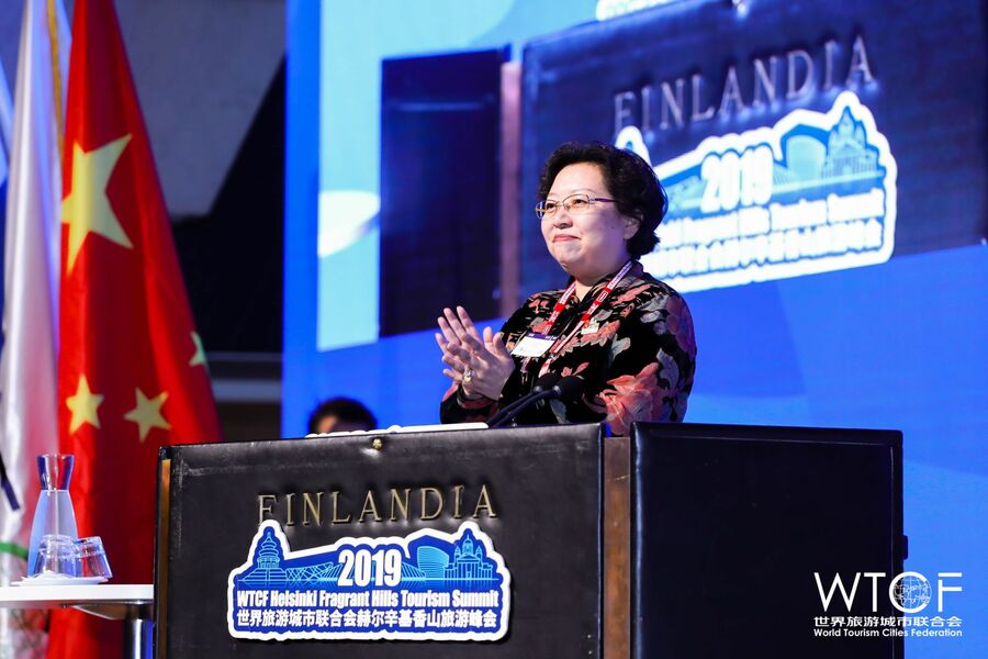 Ms. Wang Hong, Executive Vice Chairperson of WTCF Council, Vice Mayor of Beijing delivers a speech

				Album of Helsinki Fragrant Hills Tourism Summit			