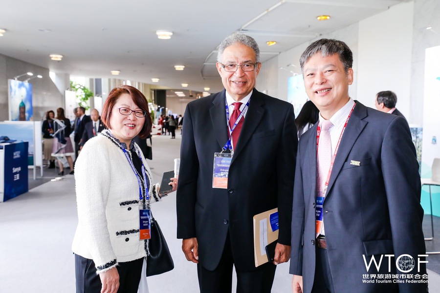 Mr. Li Baochun, Executive Deputy Secretary-General of WTCF (left), Mr. Ernest Wooden, President and CEO of Los Angeles Tourism & Convention Board (middle), Ms. Chang Hong, Chief Representative of China in Los Angeles Tourism & Convention Board (right)

				Album of Helsinki Fragrant Hills Tourism Summit			