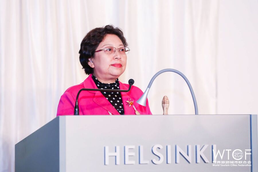 Ms. Wang Hong, Executive Vice Chairperson of WTCF Council, Vice Mayor of Beijing

				Album of Helsinki Fragrant Hills Tourism Summit			