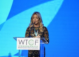 Jeanie Buss, Controlling Owner and President of the Los Angeles Lakers Makes Keynote Speech_fororder_图集5