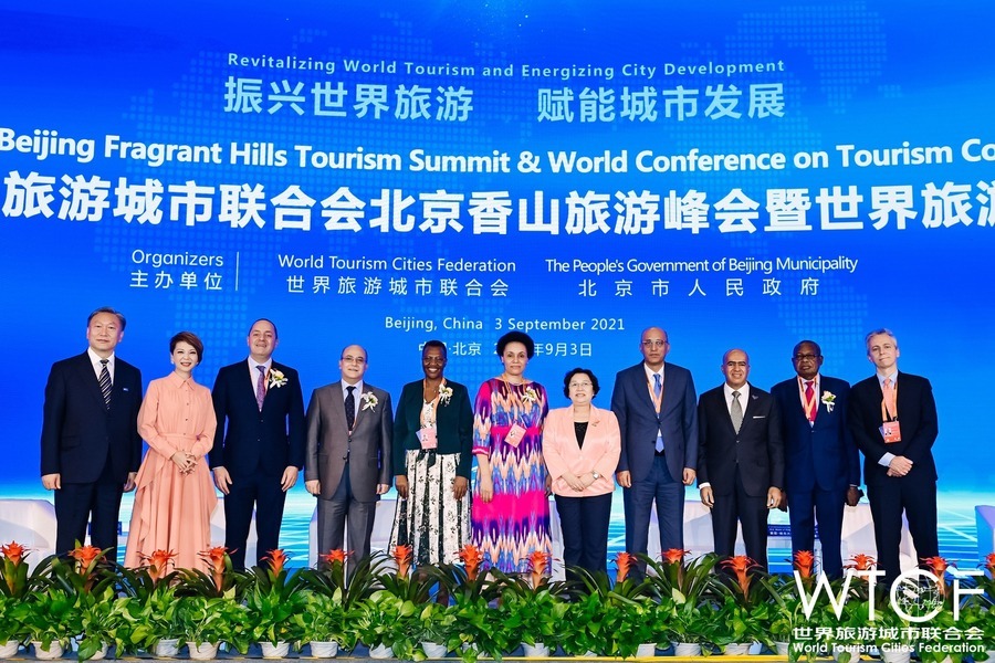 A group photo taken at the end of the special forum: Ambassadors' View on Tourism.