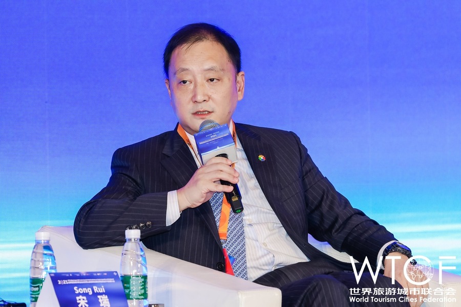 中国旅游集团旅行服务有限公司董事长雷海粟在论坛上发言