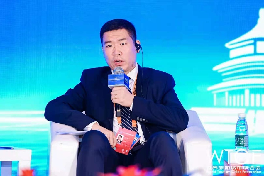 Chen Jie, Vice President of Caissa Tosun & President of Caissa Tourism, speaks at the session.