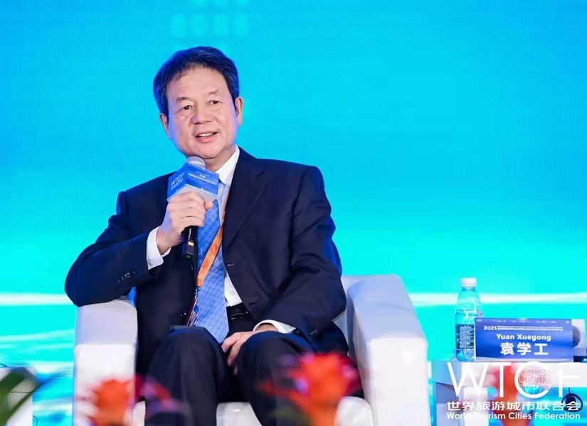 北京大兴国际机场副总经理袁学工在论坛上发言
