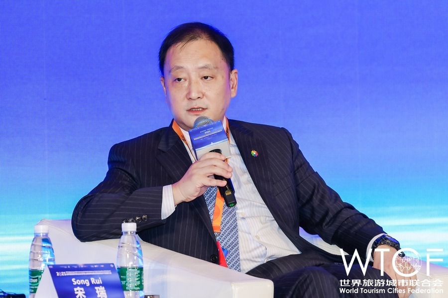 Mr. Lei Haisu, Chairman of CTG Travel Services Corporation Limited speaks at the session.