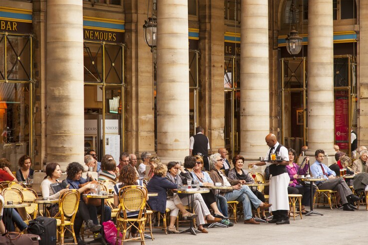 Paris: Encountering the Romance and the Mundane in Scenes_fororder_QJ6448242670