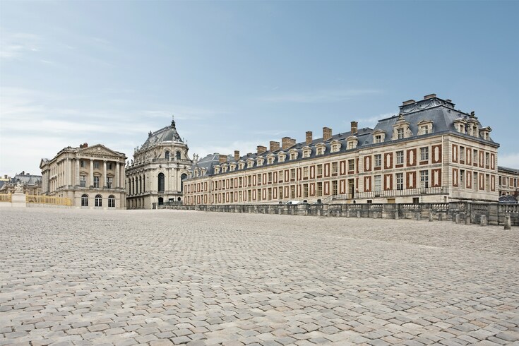 Paris: Encountering the Romance and the Mundane in Scenes_fororder_QJ9101752019