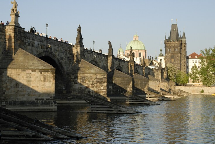 Prague: Romances of Ice and Snow in the Fairyland_fororder_QJ6755127942