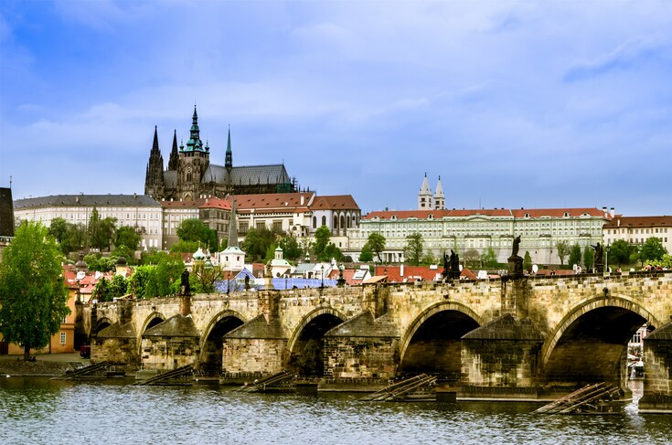 Prague: Romances of Ice and Snow in the Fairyland_fororder_QJ6184344048
