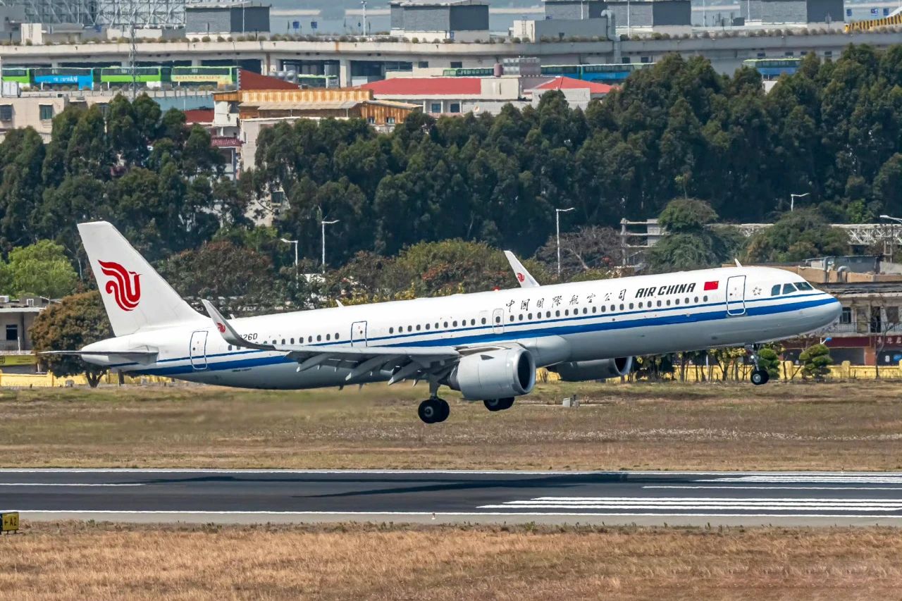 新航季 国航日均航班量超1600班 空铁联运覆盖63个城市_fororder_微信图片_20231031085106