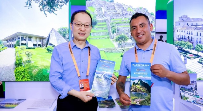 Better City Life through Tourism: WTCF's Exhibition Area at 2024 CIFITS Receives Accolades from Mayors from Numerous Countries