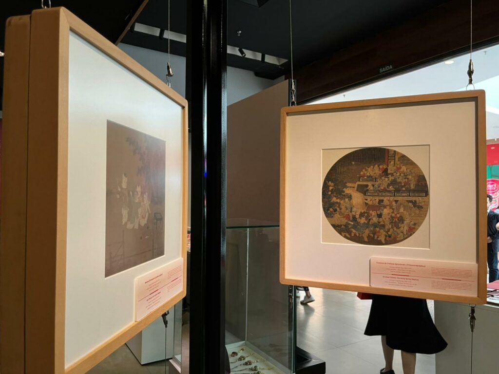 Exposição “Esplendores da Seda” é inaugurada em Foz do Iguaçu e segue aberta até 2026